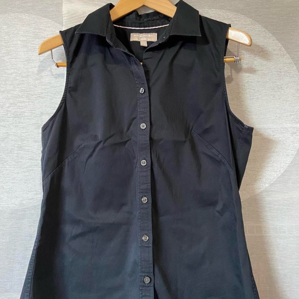 Black Sleeveless Button-Up BANANA REPUBLIC top